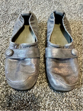 Women's Dansko Dansko Women Carol Shimmer Metallic Silver Loafer Size 37/6.5